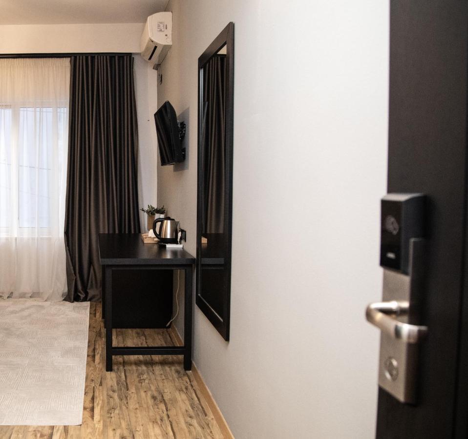 Triss Hotel Tirana Exterior photo